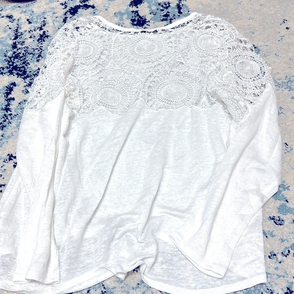 So Pretty! Lace/Linen Top - Picture 2 of 13